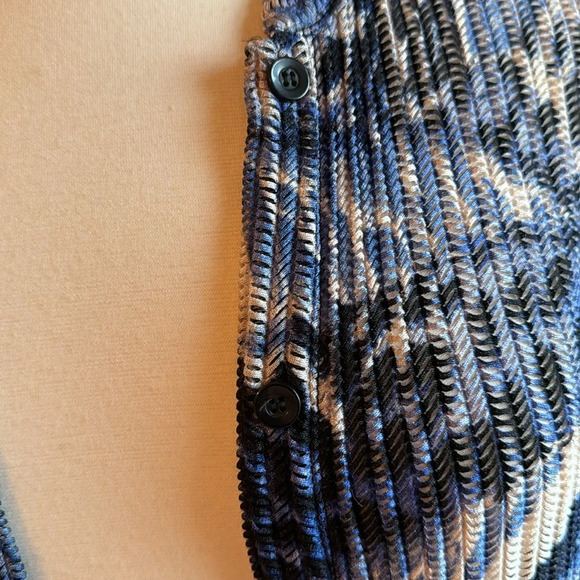 💄Chicos Traveler Collection button down Cardigan Size 2 💄 - Picture 3 of 9